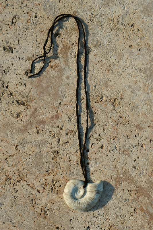 Nautilus Pendant Ceramic Necklace In Ivorystone